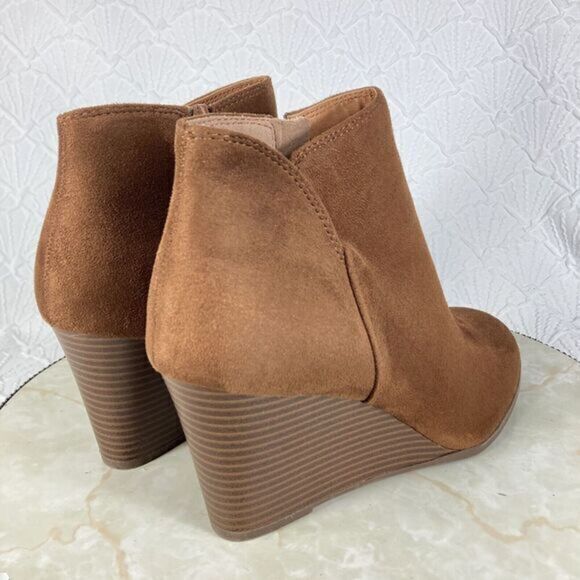 SODA Ankle Boots Womens Size 10 Brown V Cut Shaft Almond Toe Slip On Wedge Shoes - Picture 9 of 12